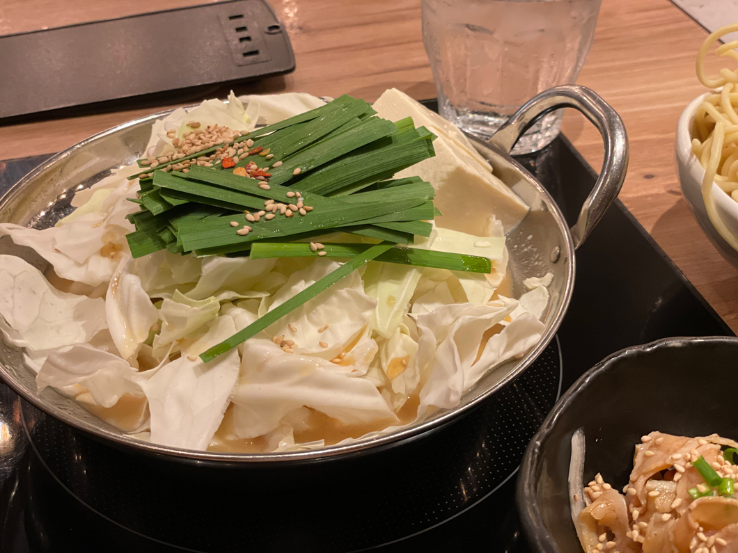 福岡もつ鍋おおやま | 博多駅で福岡のグルメを楽しむ出張ランチ - 出張で食べたい博多駅ランチ。おひとり様でも福岡満喫！